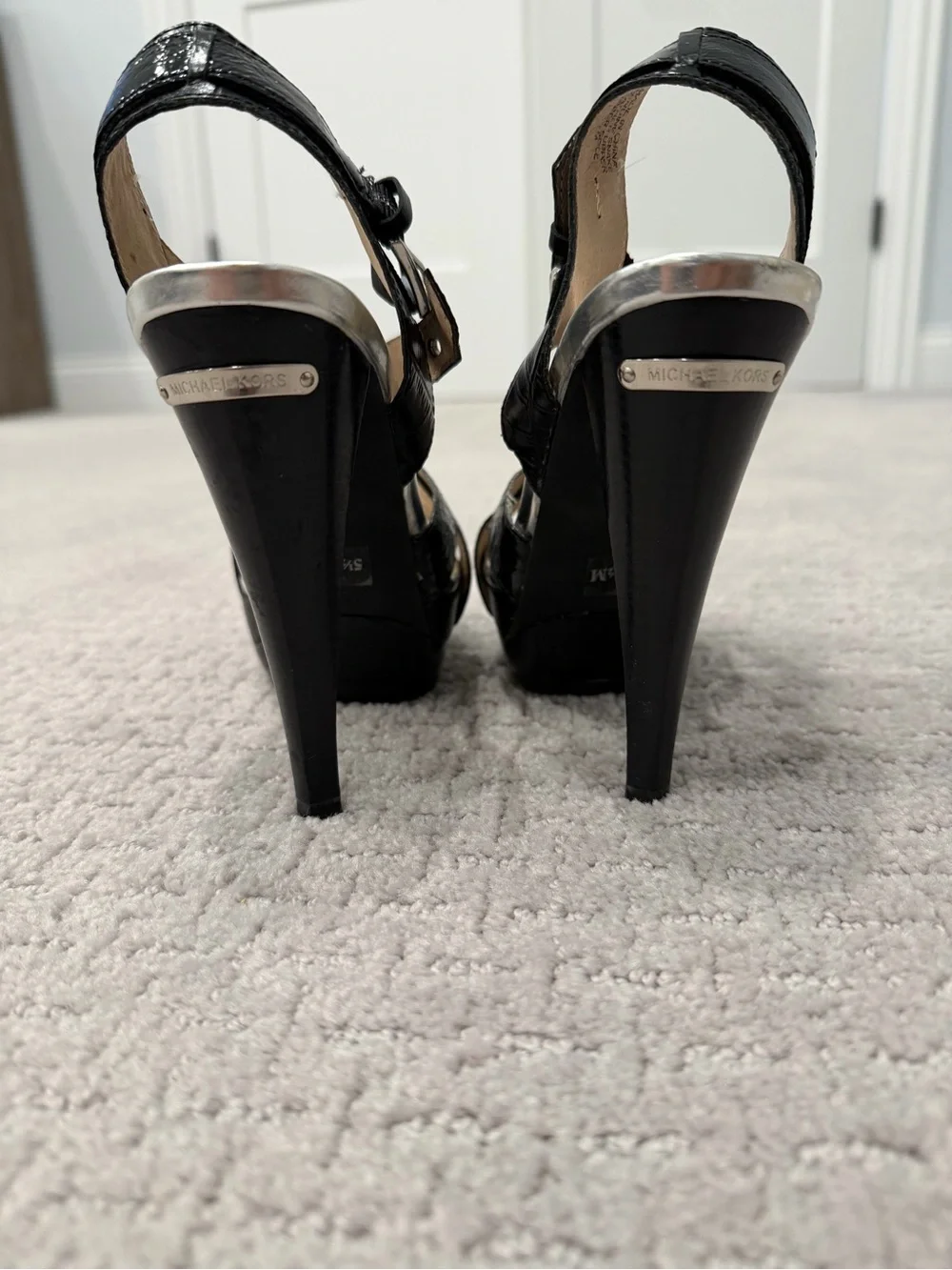 2009 Michael Kors Niki Gladiator Platform Sandal in Black - size 5.5
